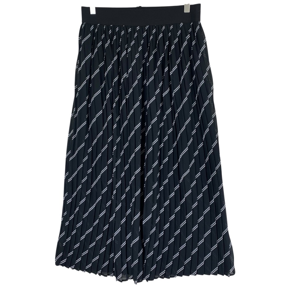 Suzy Shier Black and White A-line skirt pleated flowy  sz medium